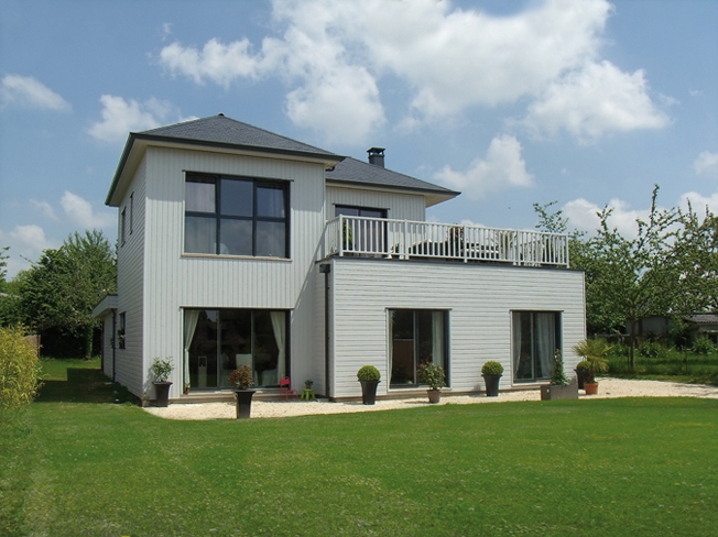 Maison ossature bois a étage avec bardage de couleurs
