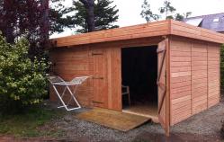 Abri de jardin en bois naturel