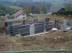 Construction fondations maison structure acier