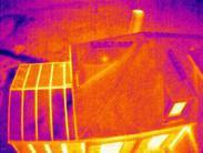 Drone pour thermographie habitation vue aerienne