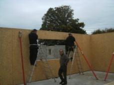 Pose linteau fenetre sur construction maison en bois en normandie Pose linteau fenetre sur construction maison en bois en normandie 1