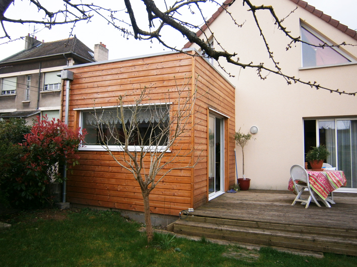 Extension en bois de maison avec toiture terrasse