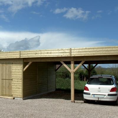 Garage en bois avec toit plat et Carport réalisé en ossature bois